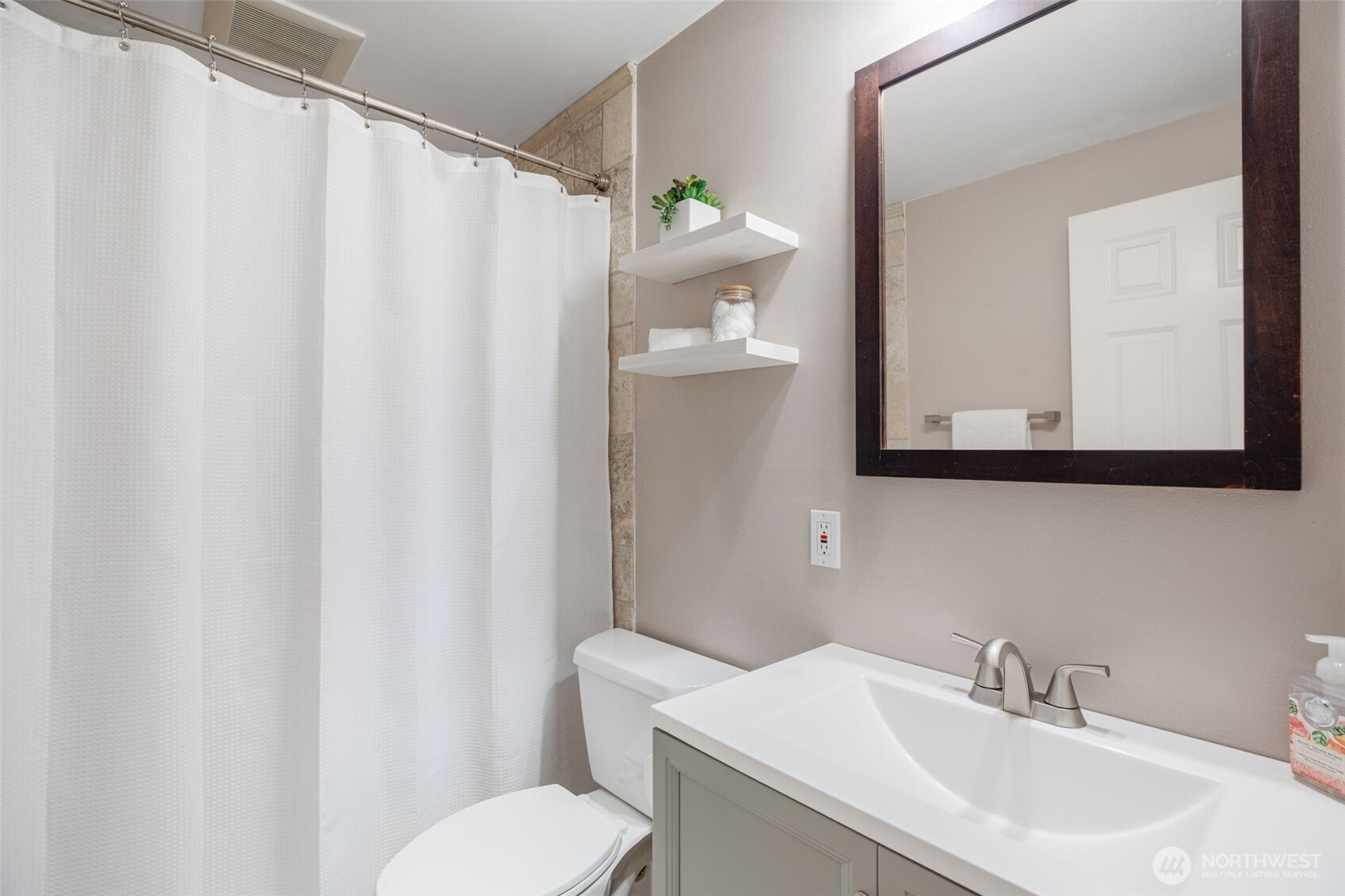 1905 216th Avenue Property Photo 23