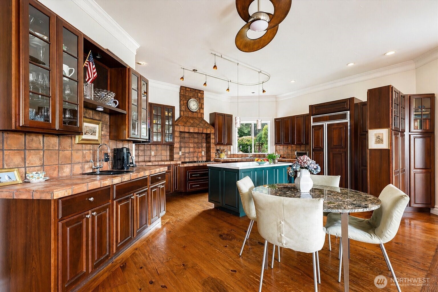 5427 Bayview Road Property Photo 7
