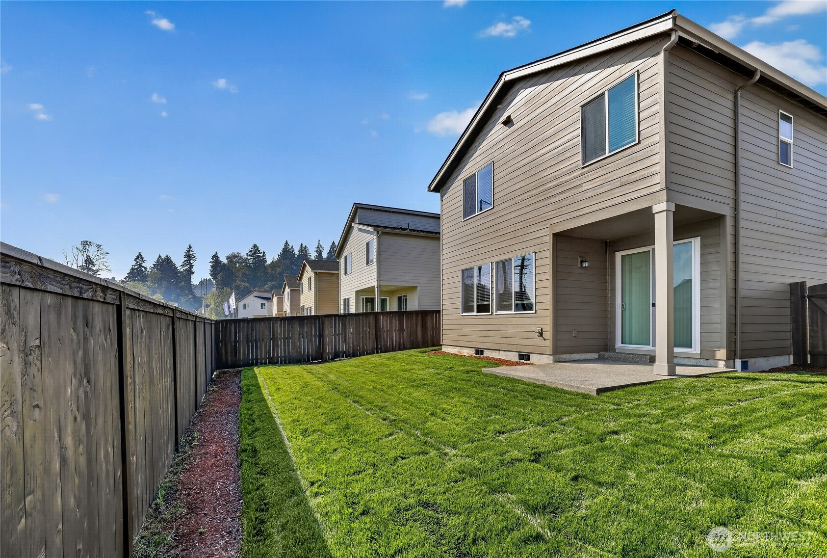 2323 Ash Street Property Photo 5