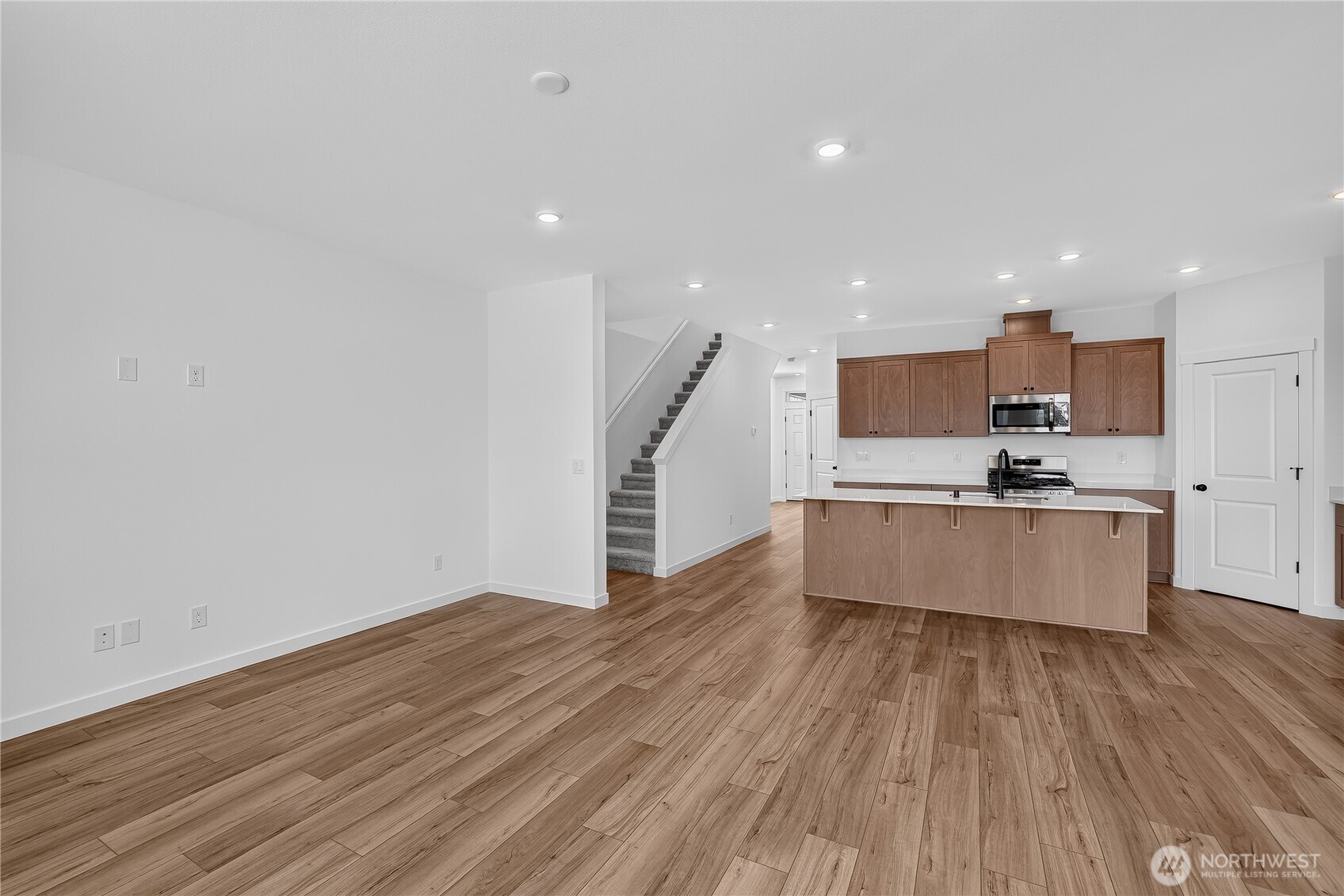 2323 Ash Street Property Photo 6