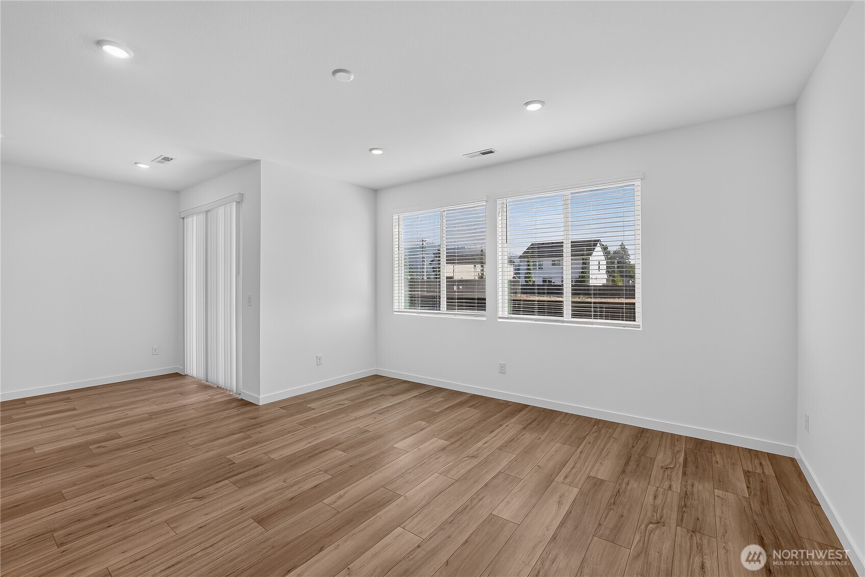 2323 Ash Street Property Photo 7