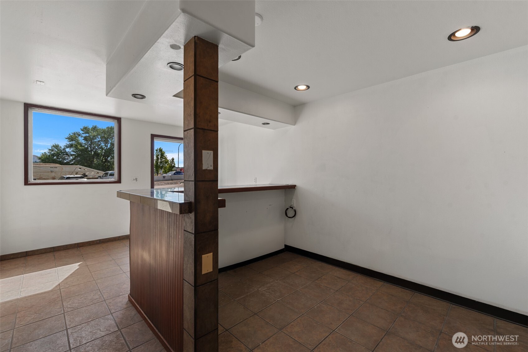 1106 Crescent Street Property Photo 6