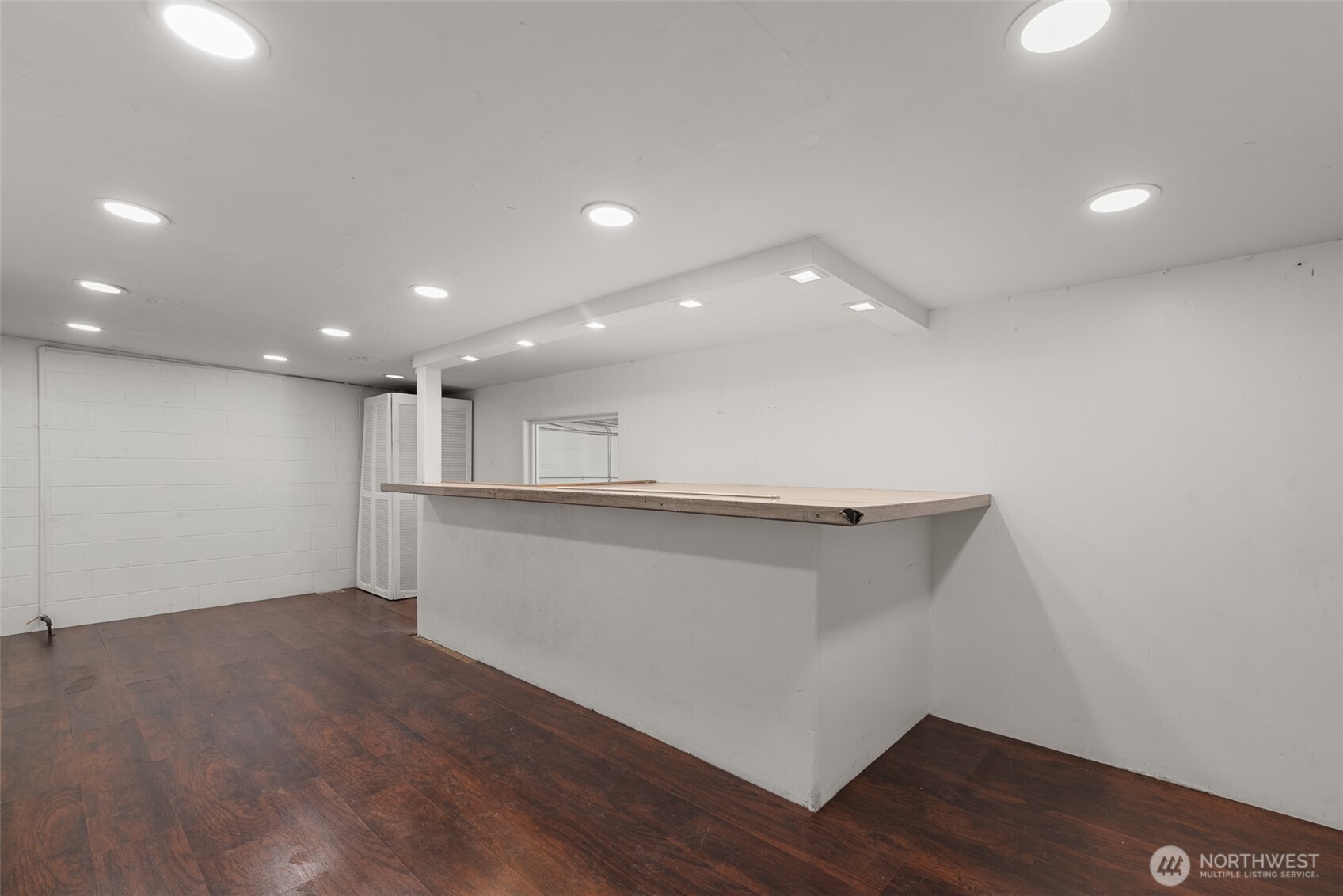 1106 Crescent Street Property Photo 12