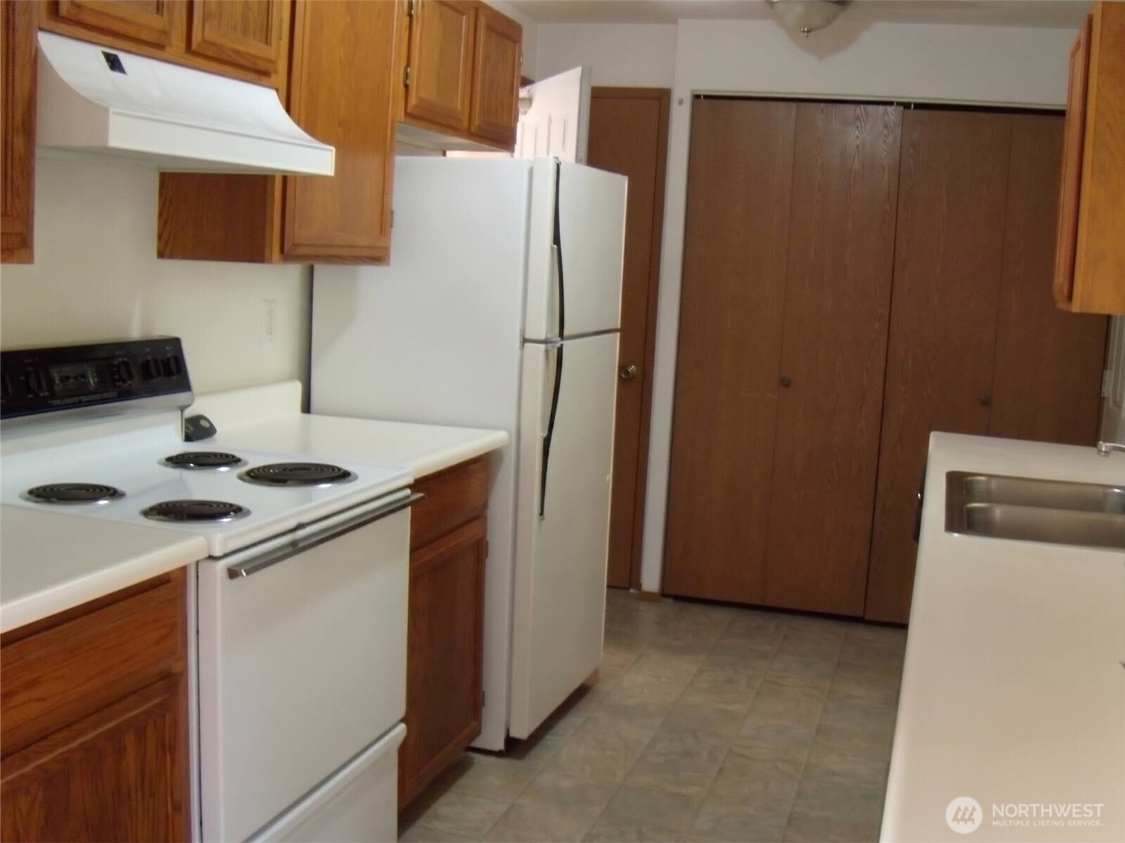7909 -7911 114th St Court Property Photo 4