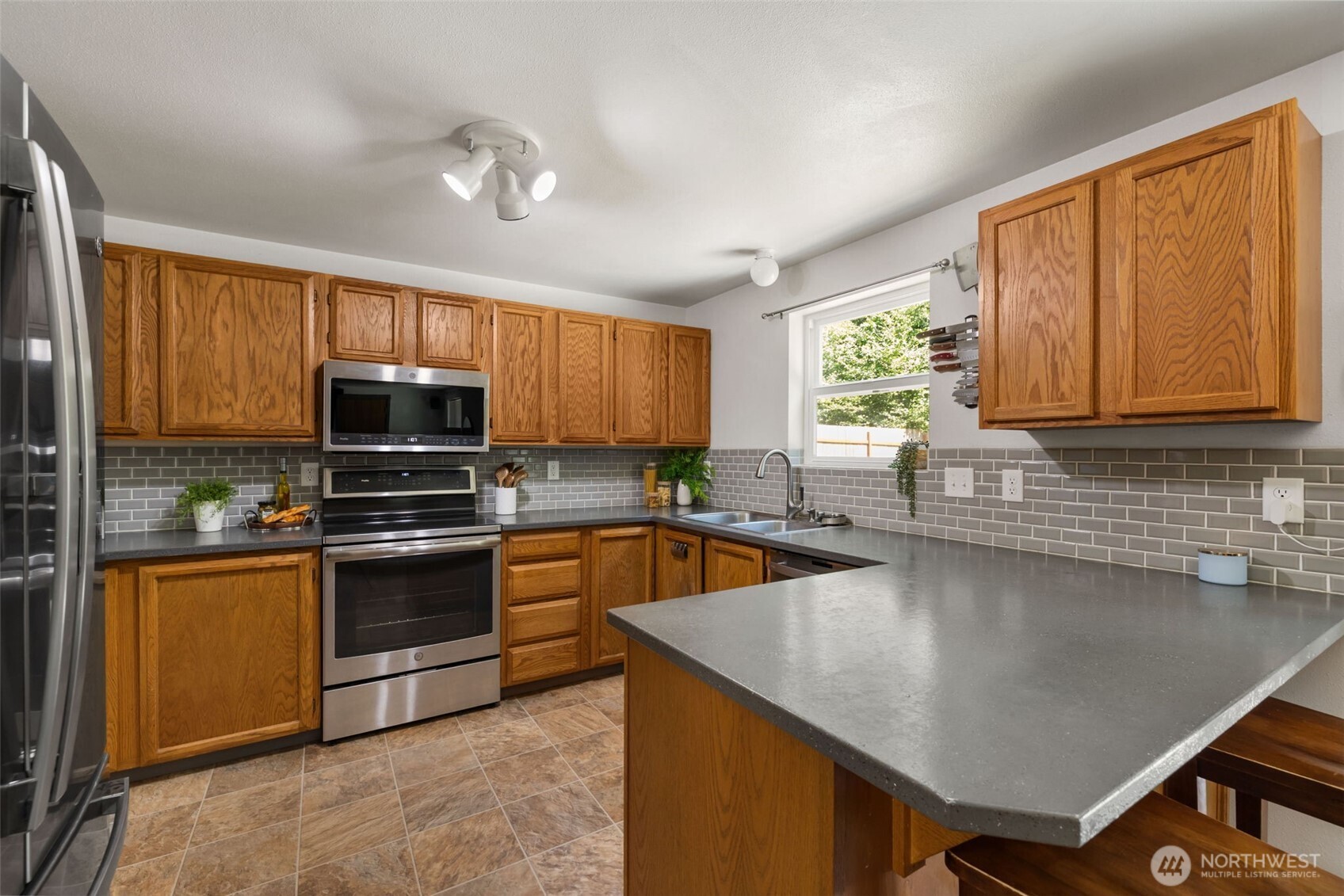 21 Ne Admiral Drive Property Photo 8