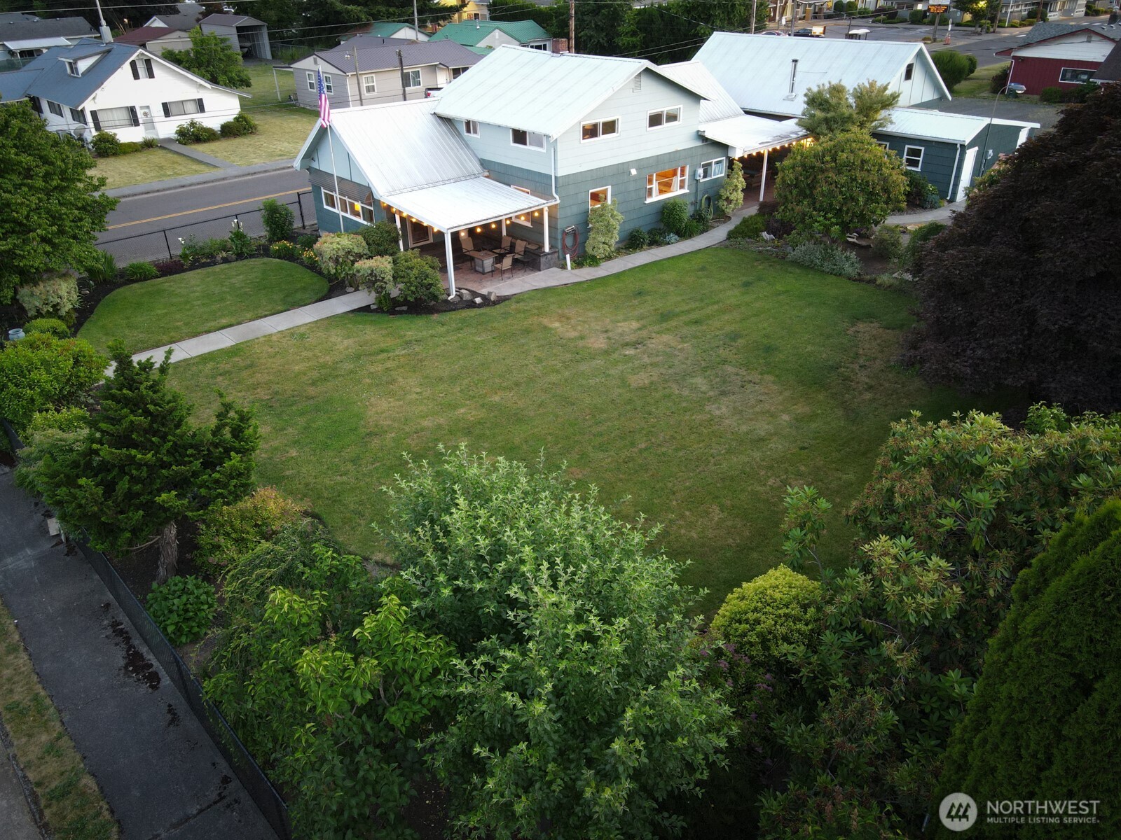 298 4th Street Street Property Photo 4
