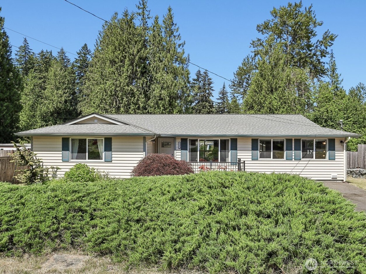 9605 208th Avenue Property Photo 2
