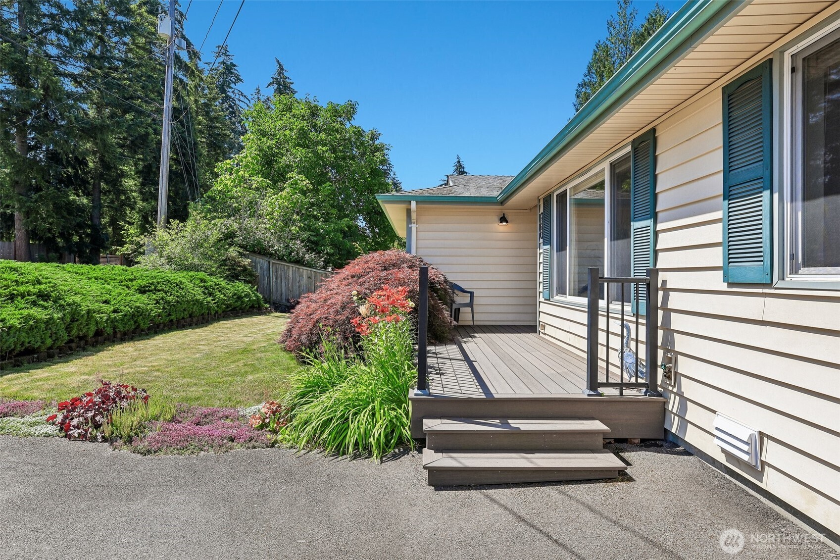 9605 208th Avenue Property Photo 4
