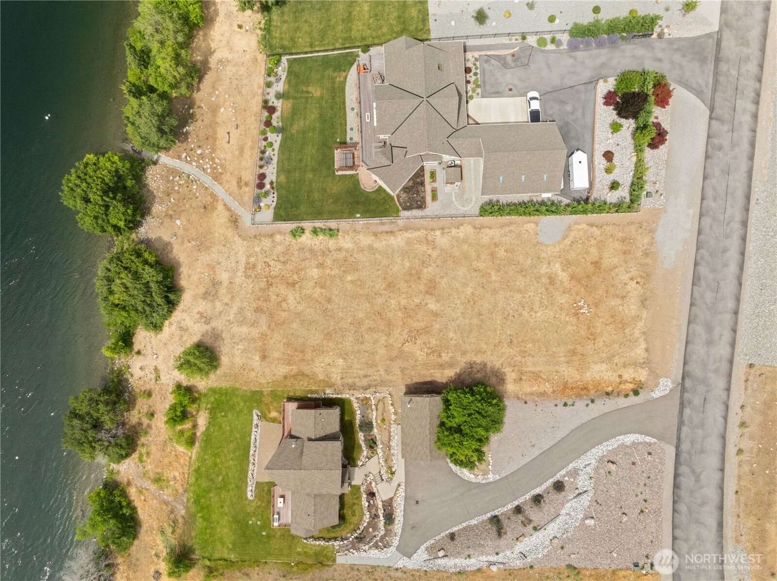 27 N Shore Drive Property Photo 2