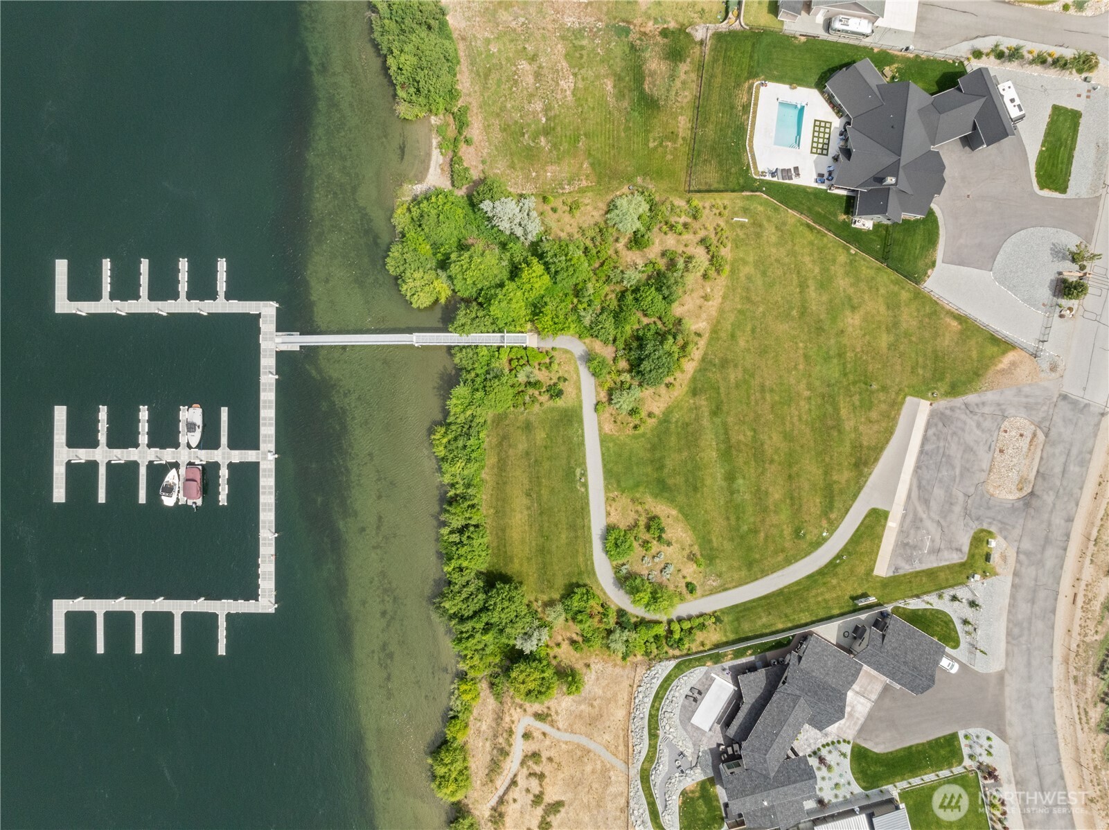 27 N Shore Drive Property Photo 3