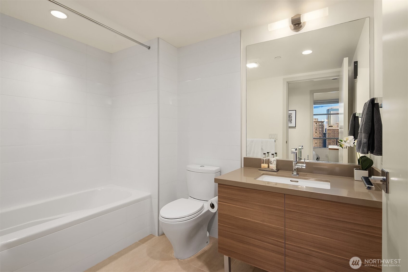 588 Bell Street 3704s Property Photo 18