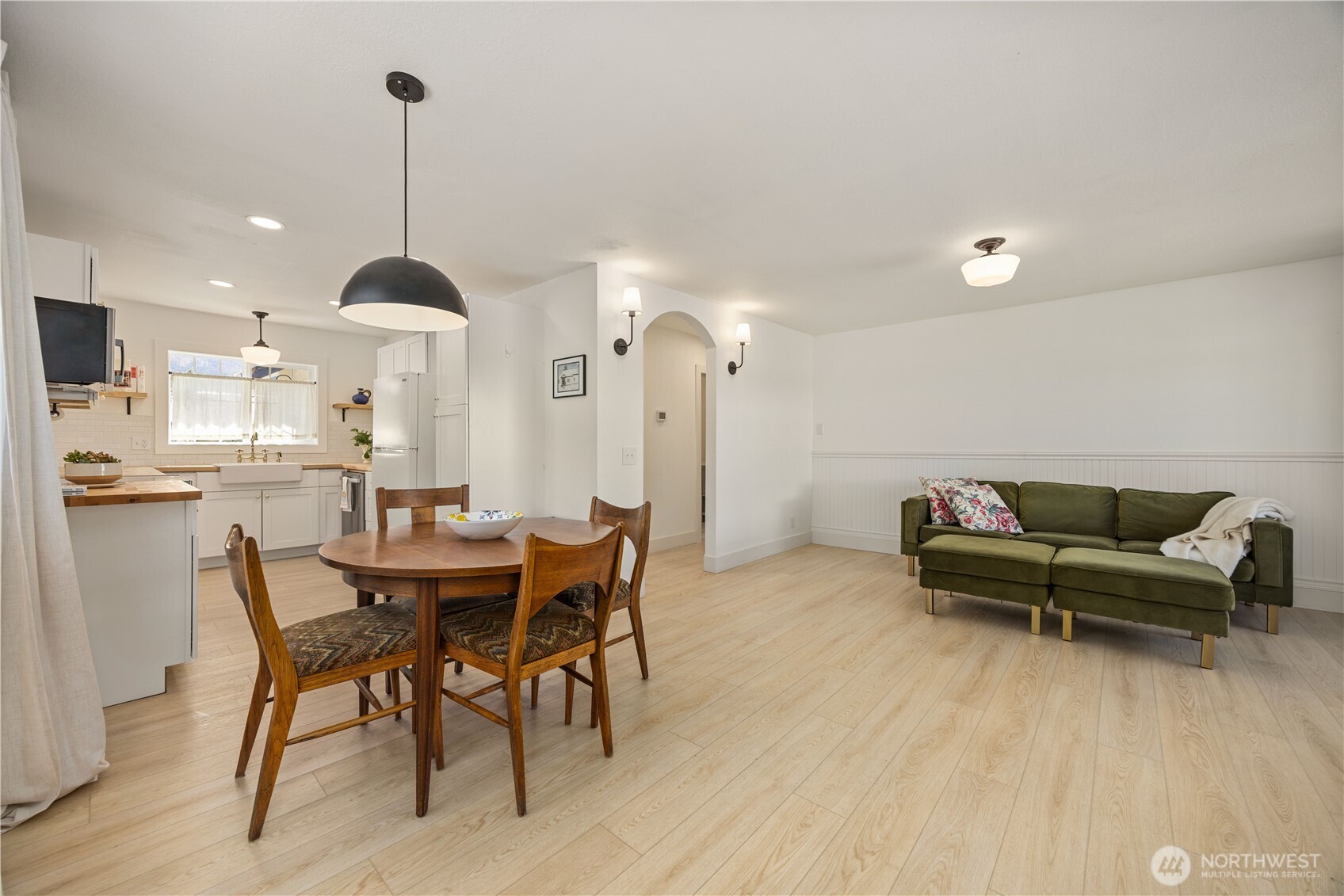 123 Chris Street Property Photo 2