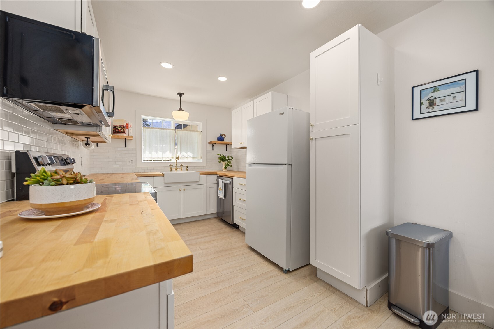 123 Chris Street Property Photo 4