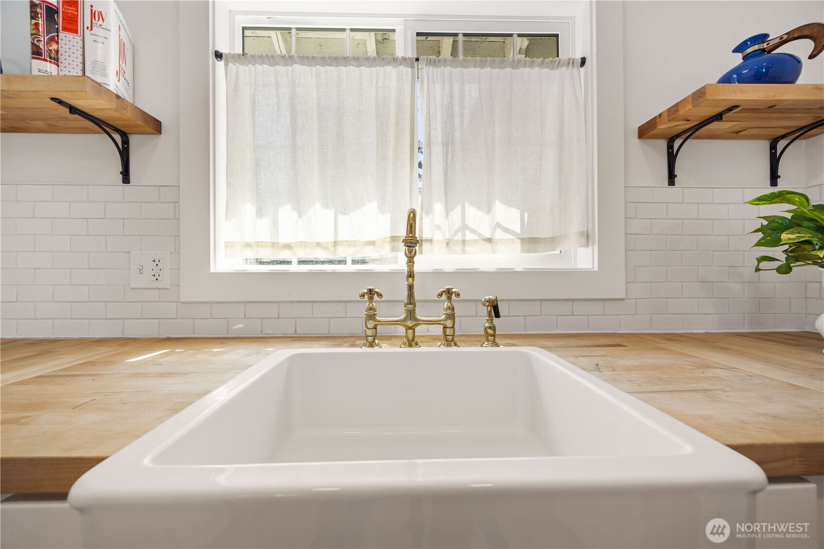 123 Chris Street Property Photo 5