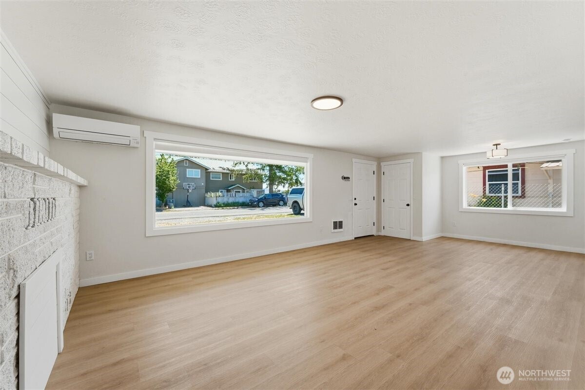 607 S 1st Street Property Photo 6