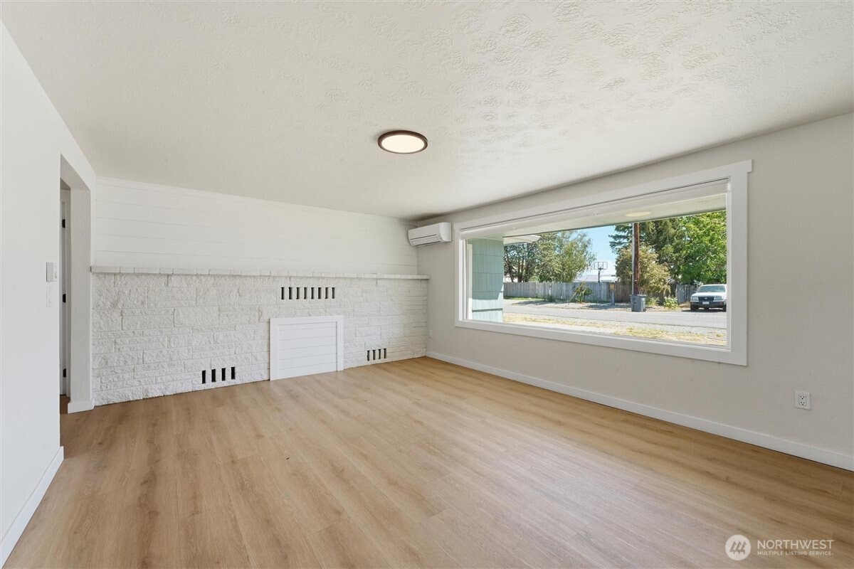 607 S 1st Street Property Photo 7