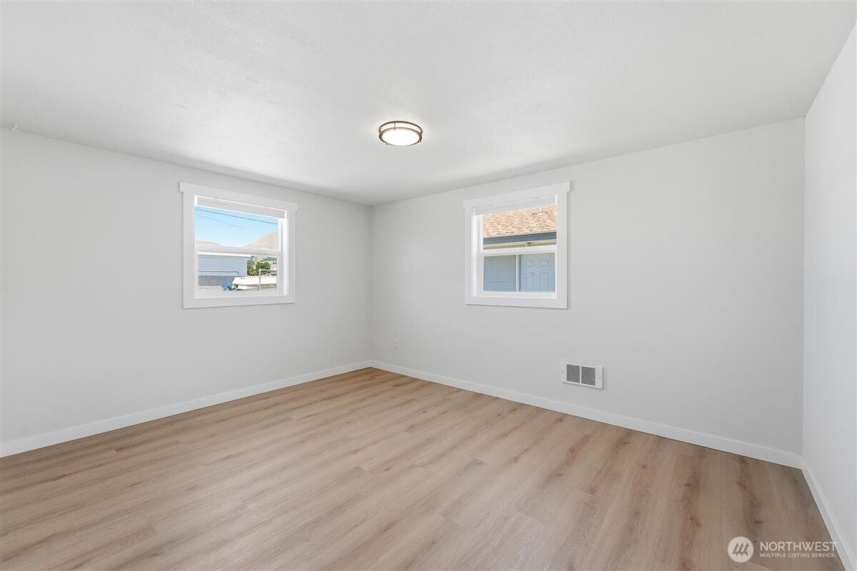 607 S 1st Street Property Photo 17
