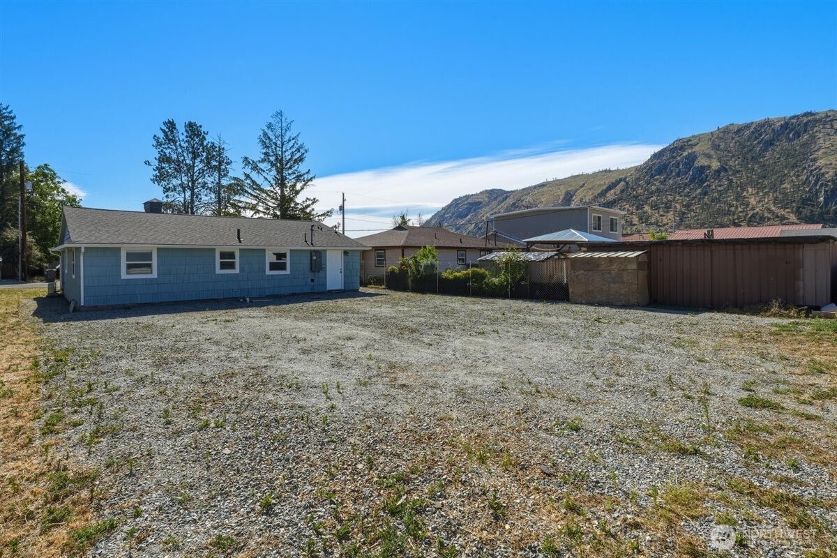 607 S 1st Street Property Photo 29