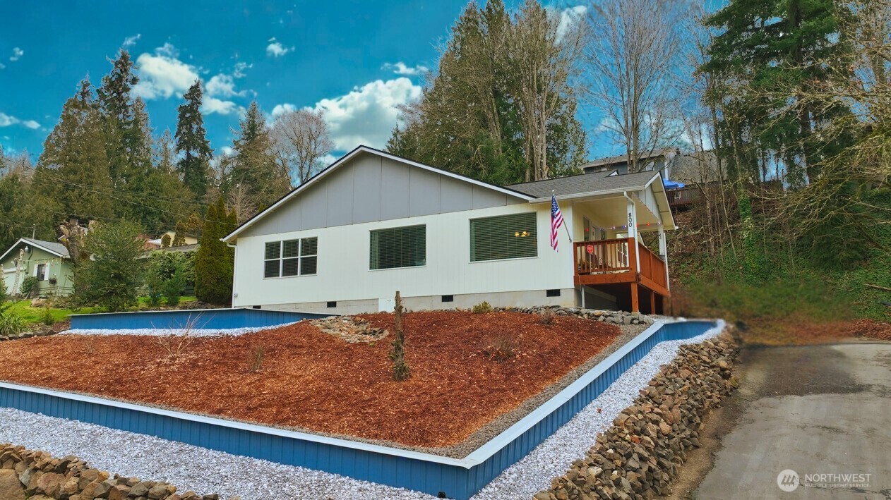 800 N 23rd Avenue Property Photo 1