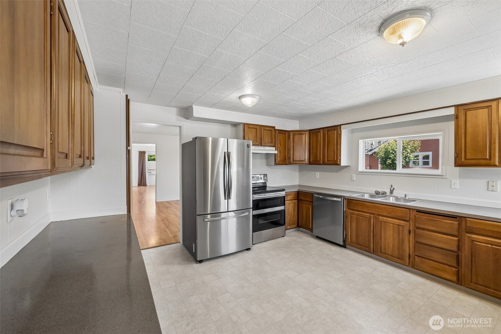 806 4th Street Property Photo 4