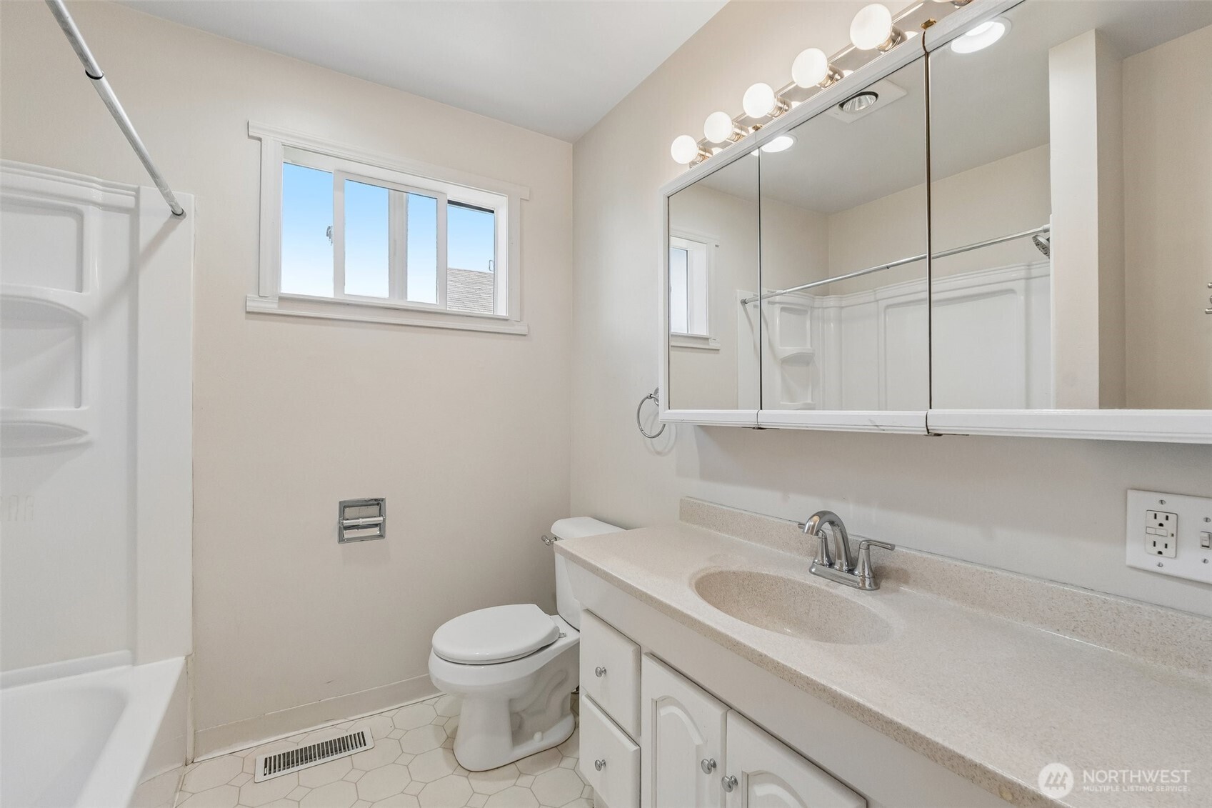 806 4th Street Property Photo 9