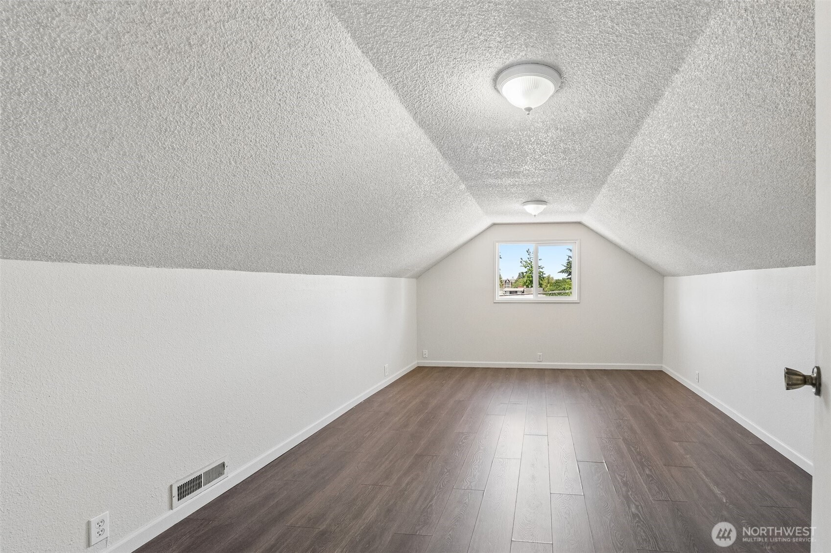 806 4th Street Property Photo 15