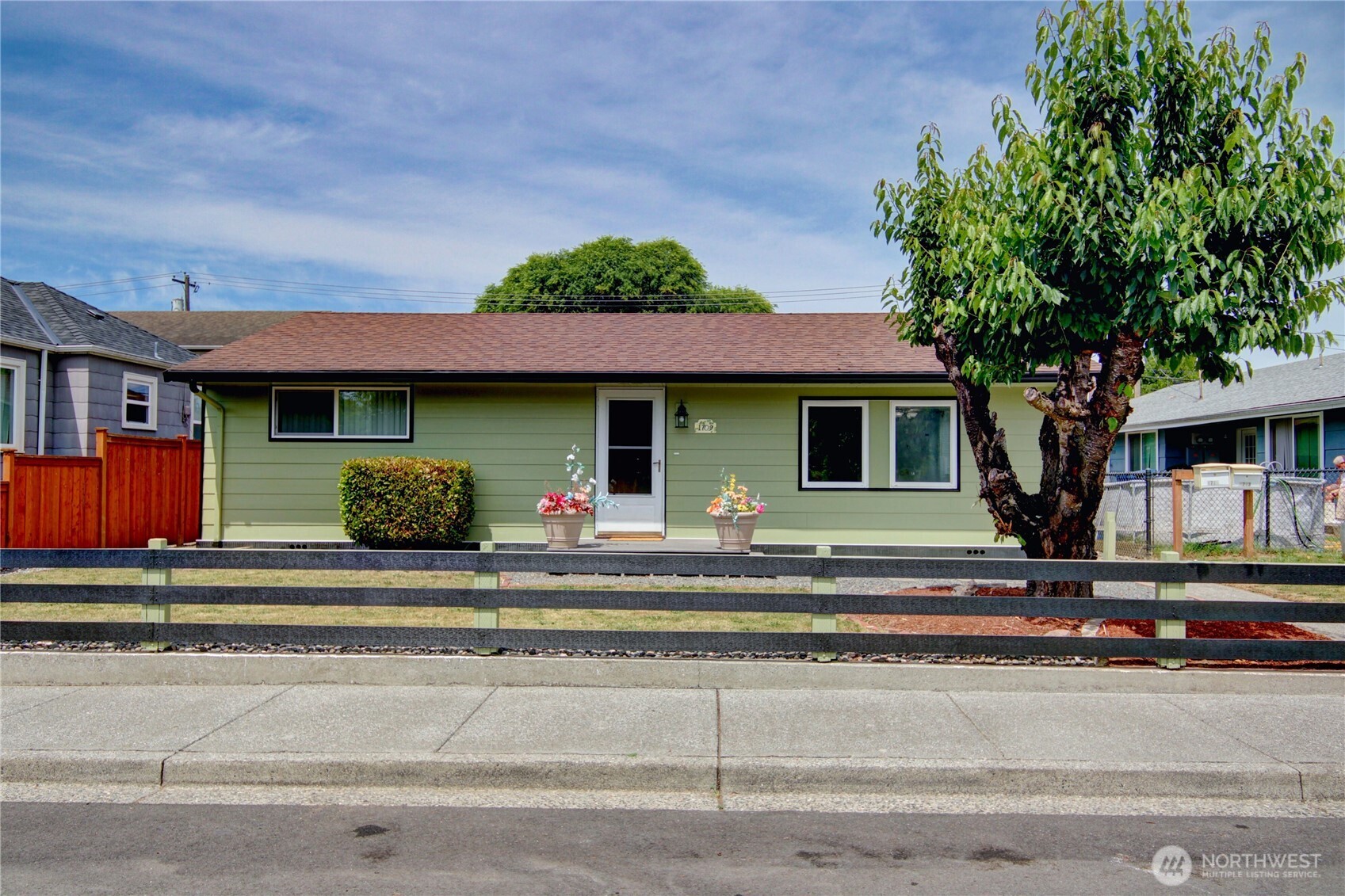 1709 2nd St Property Photo 2