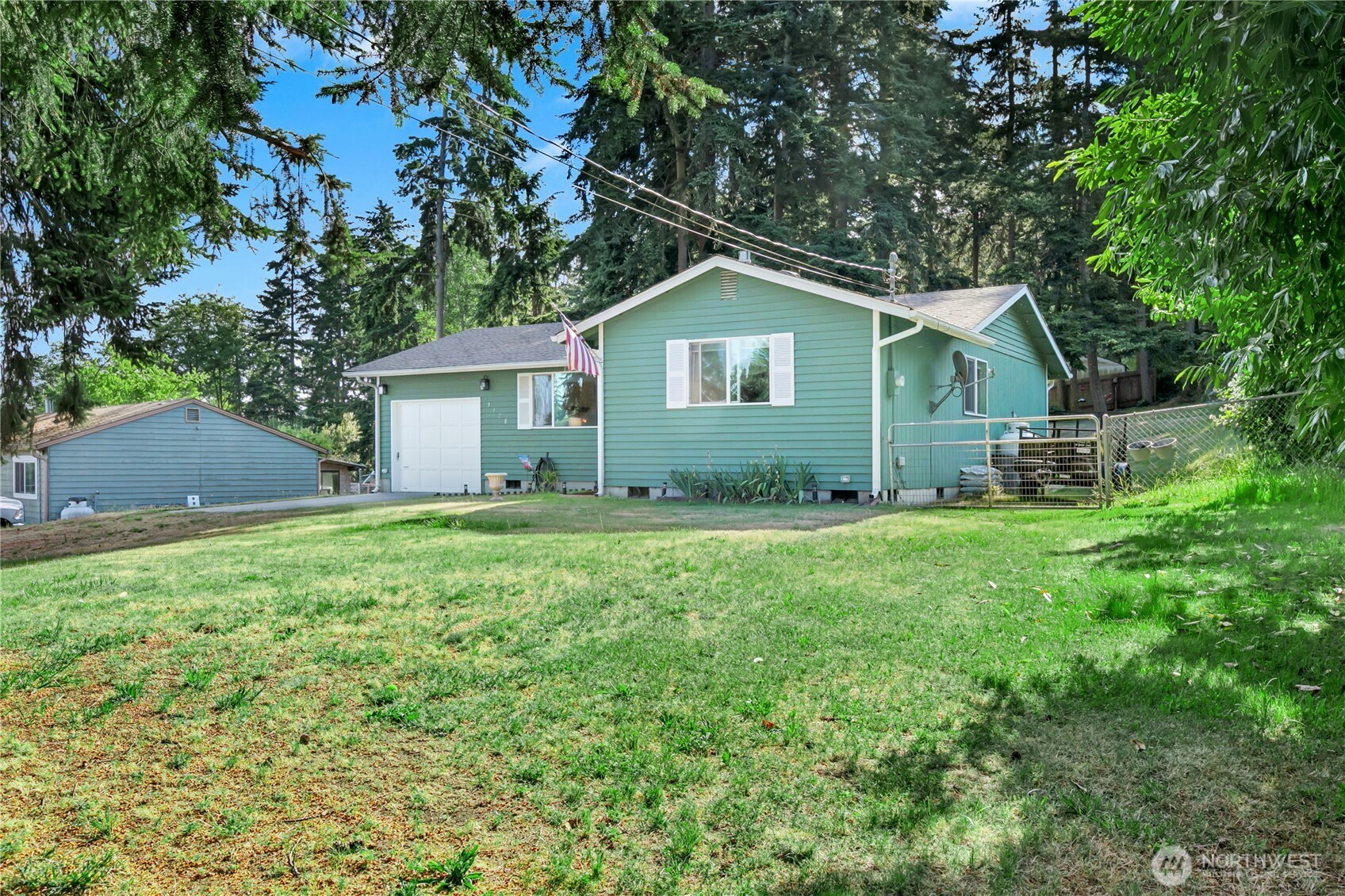 3128 Summit Boulevard Property Photo 2
