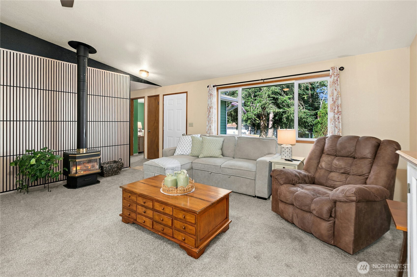 3128 Summit Boulevard Property Photo 7