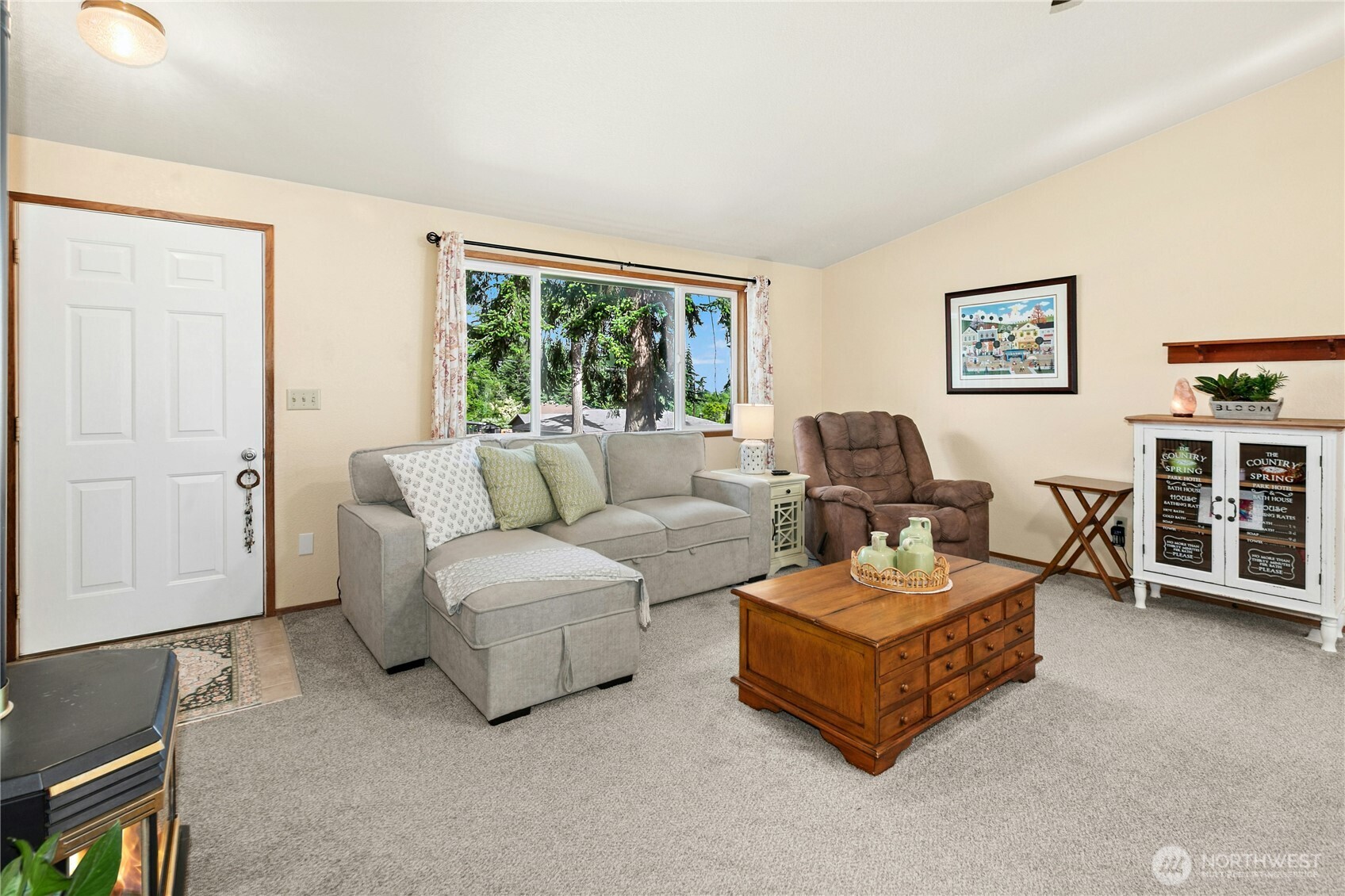 3128 Summit Boulevard Property Photo 8