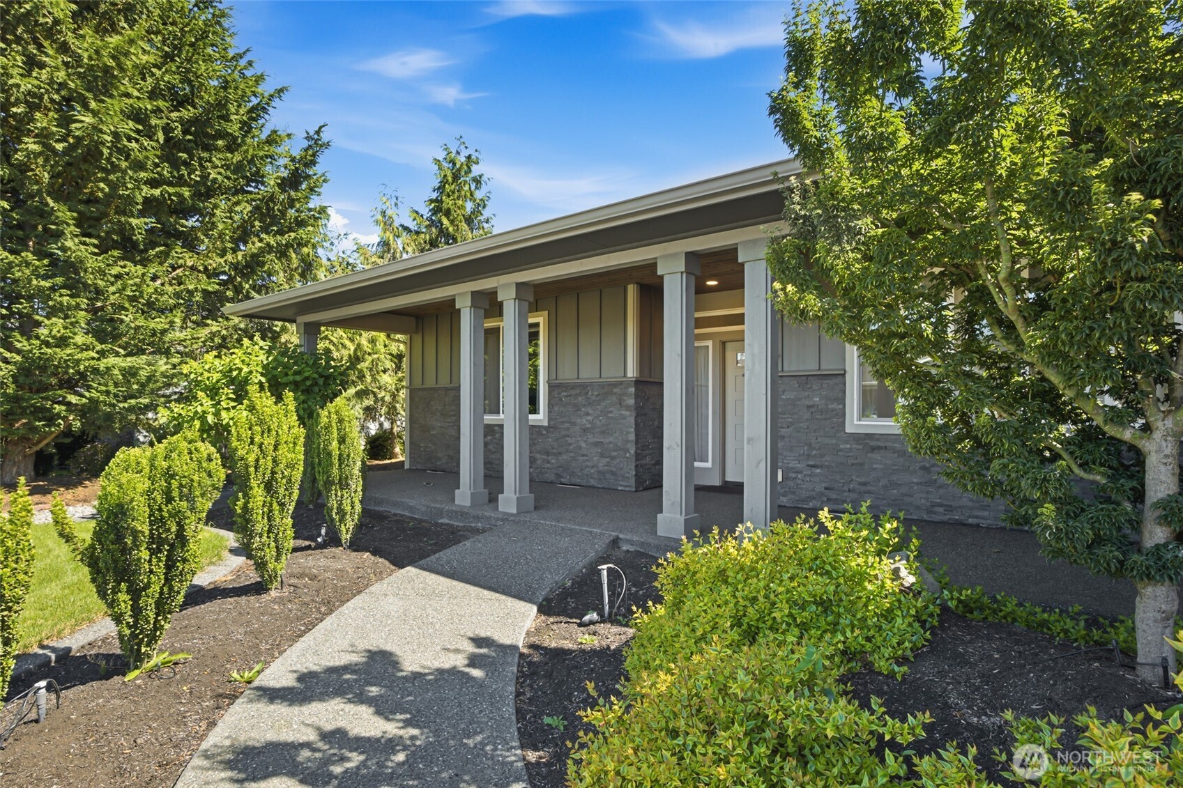 142 E Cobblestone Lane Property Photo 4