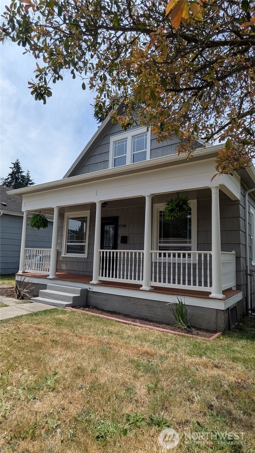 1220 S Adams Street Property Photo 2