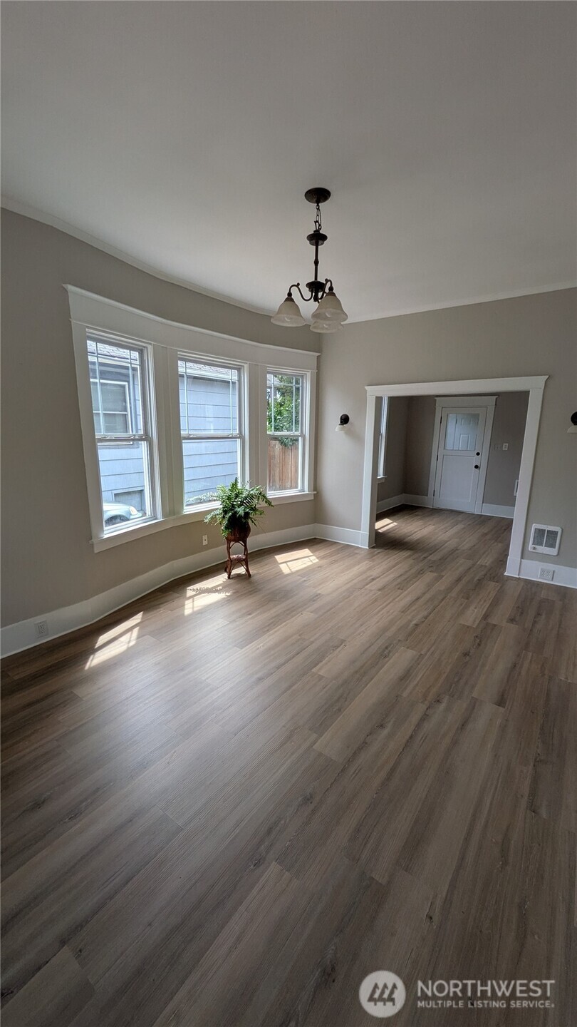 1220 S Adams Street Property Photo 4