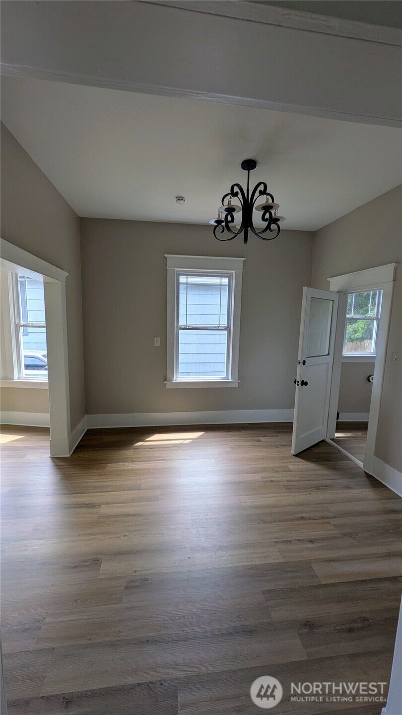 1220 S Adams Street Property Photo 10