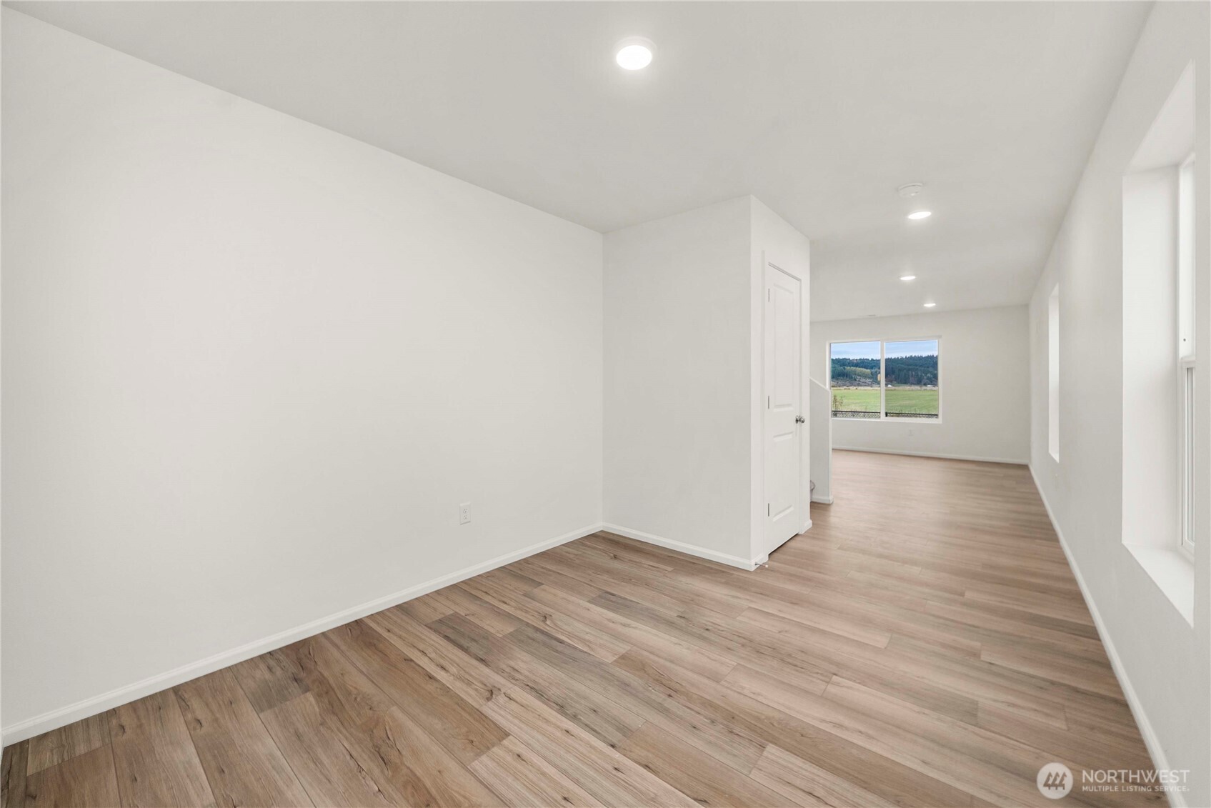 9921 Ferns Loop Property Photo 4