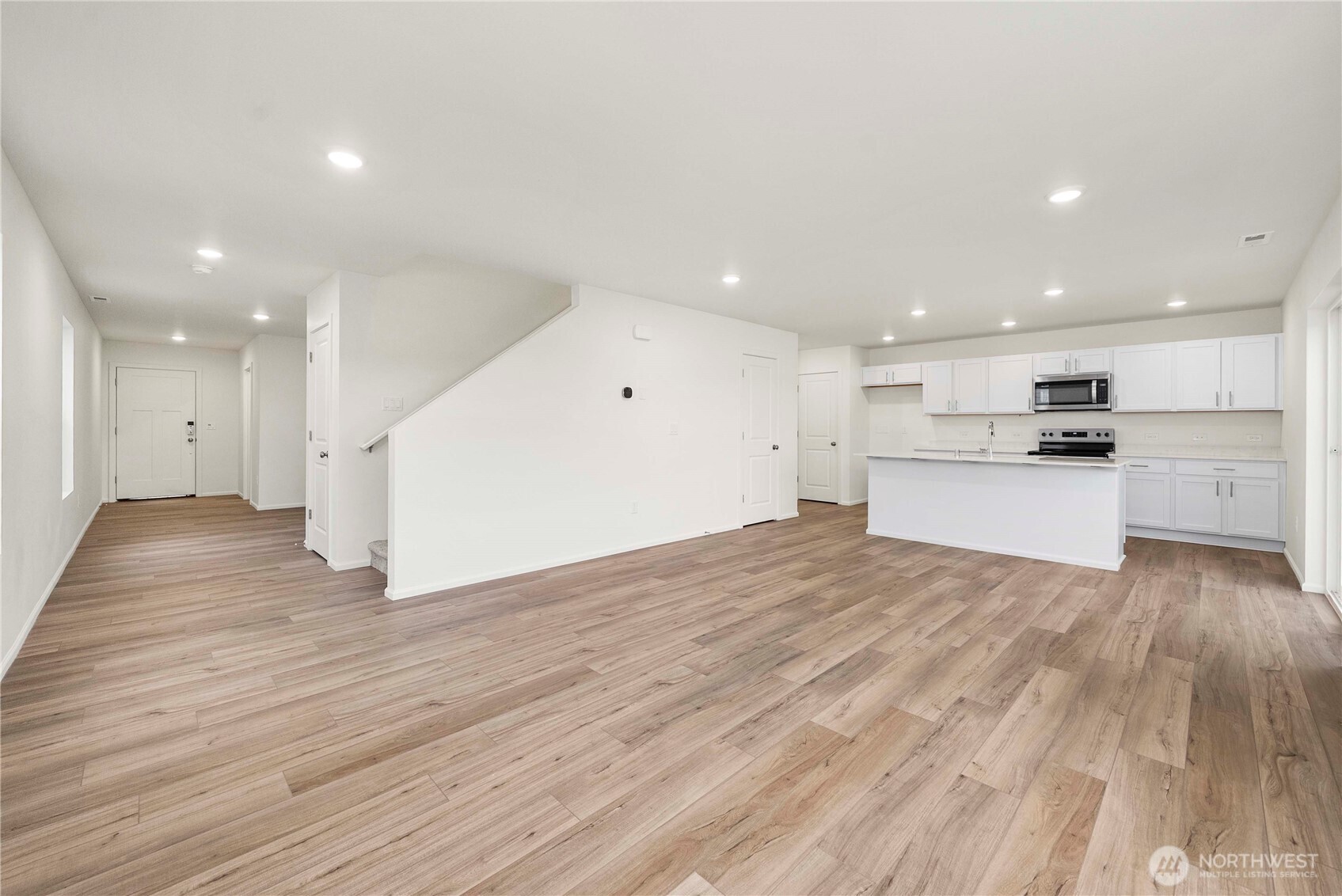 9921 Ferns Loop Property Photo 6