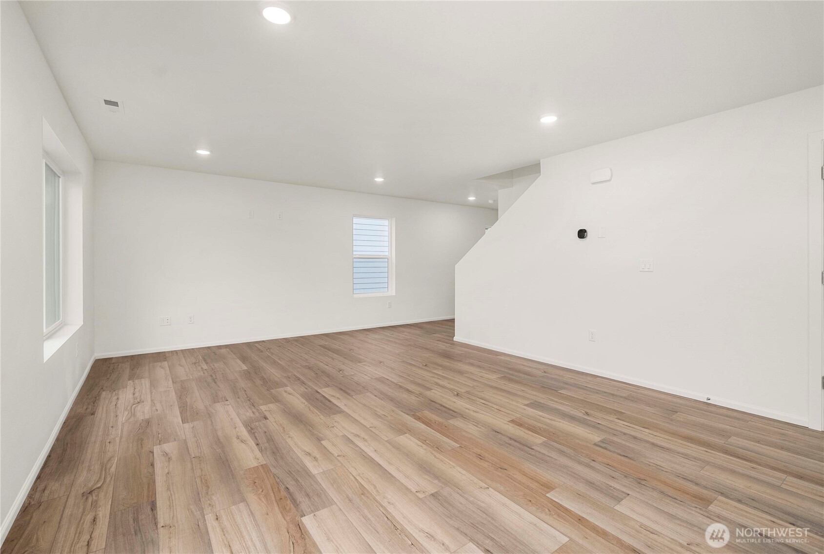 9921 Ferns Loop Property Photo 10