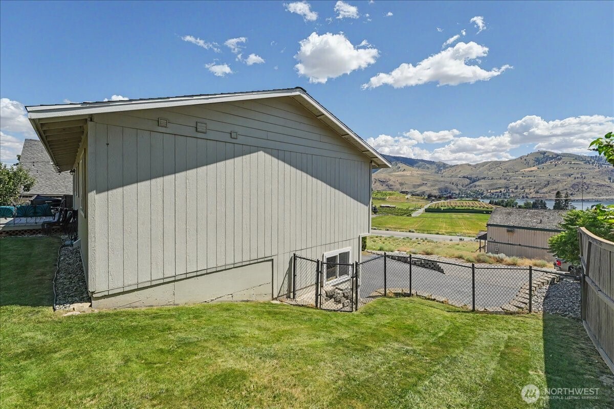 215 San Remo Lane Property Photo 18