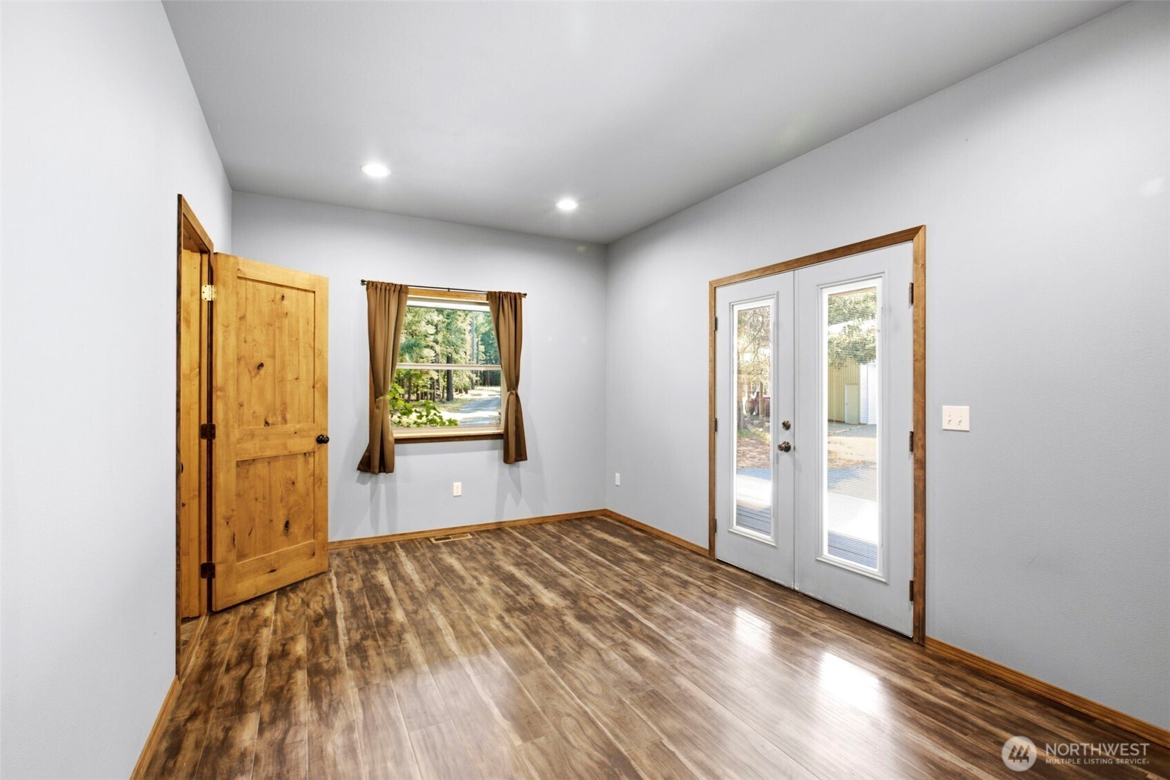 19 Lois Lane Property Photo 11