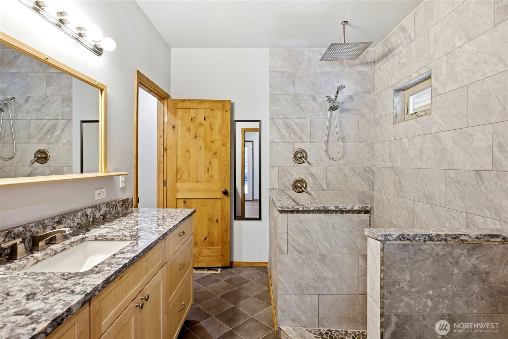 19 Lois Lane Property Photo 14