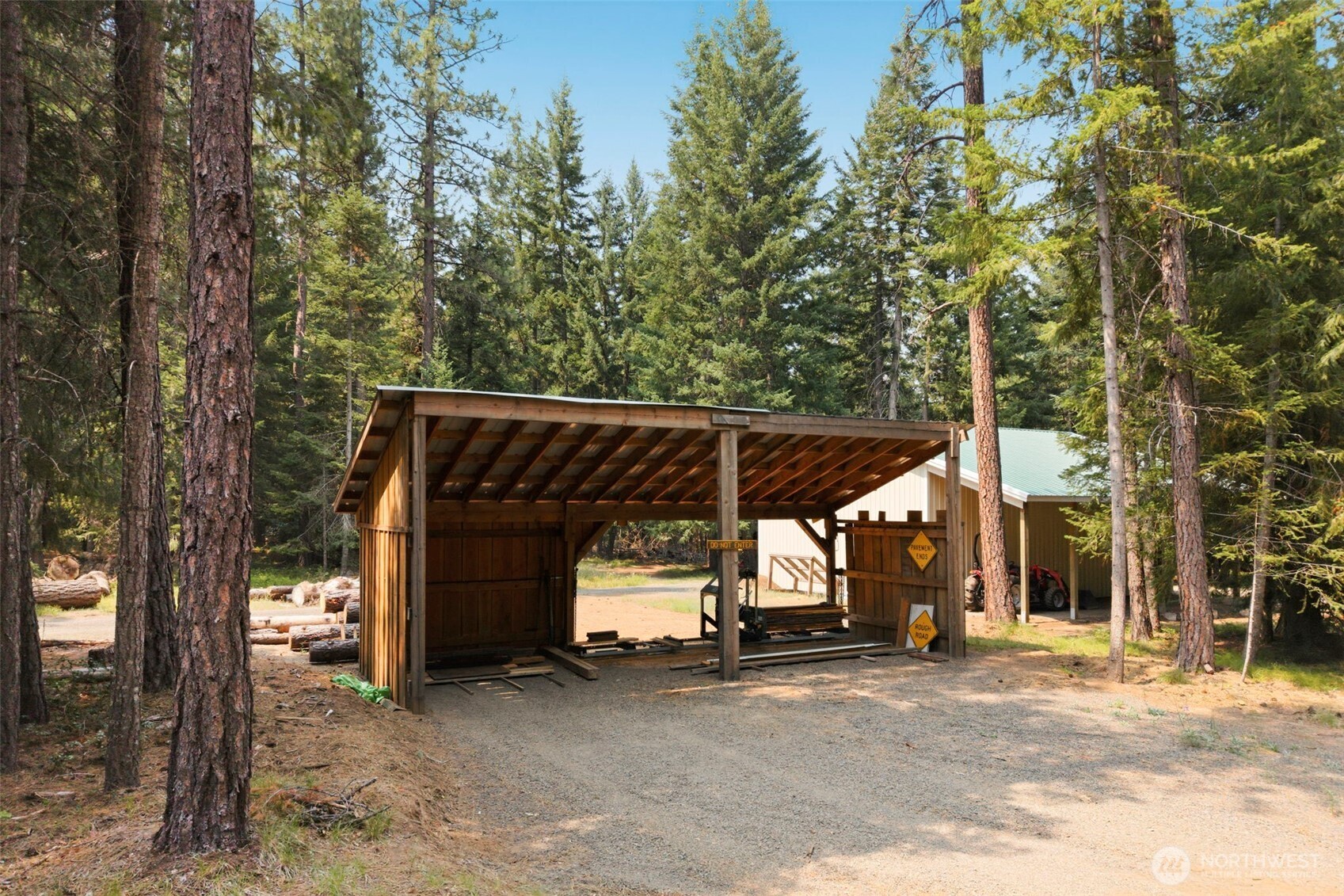 19 Lois Lane Property Photo 31