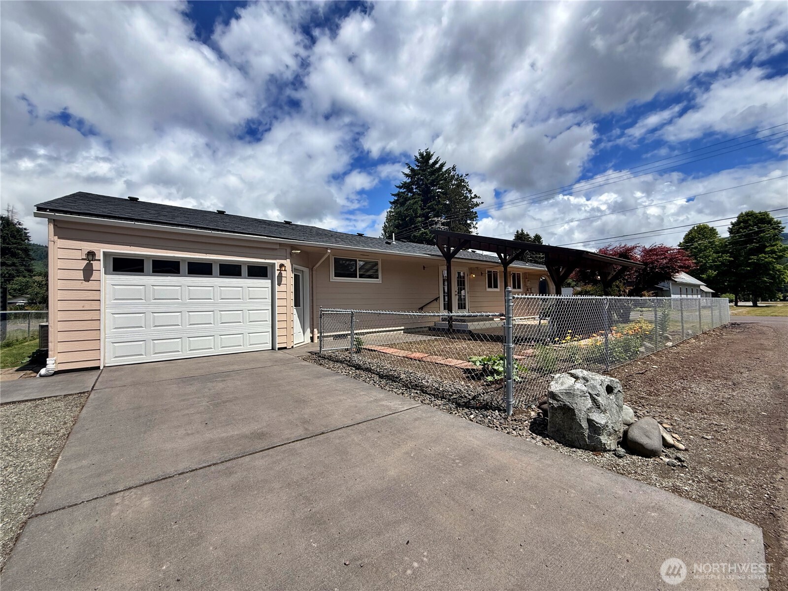 301 Temple Avenue Property Photo 1
