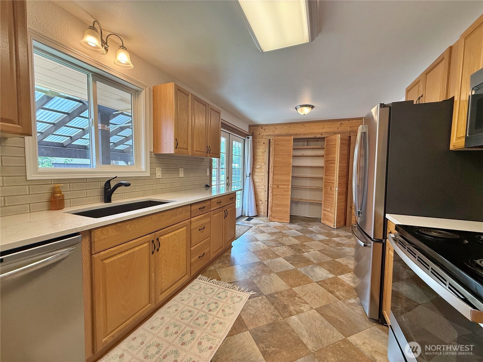 301 Temple Avenue Property Photo 10