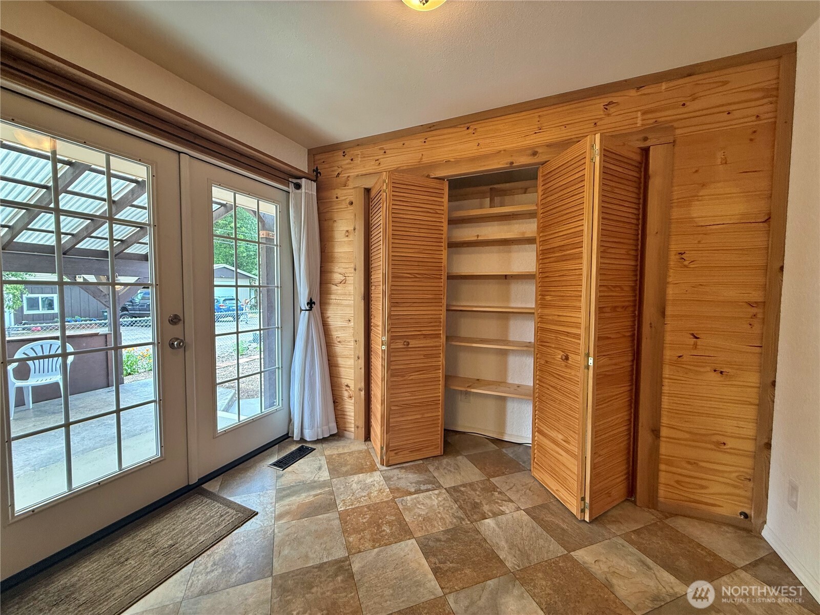 301 Temple Avenue Property Photo 13