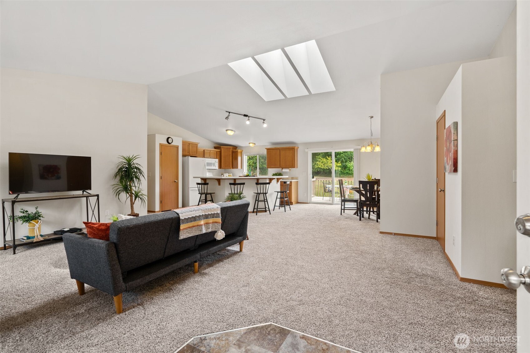 1303 E Alta Drive Property Photo 6