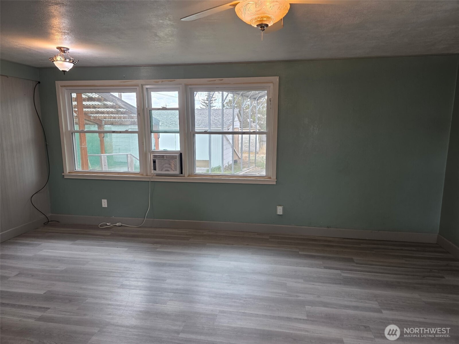 711 Washington Property Photo 6