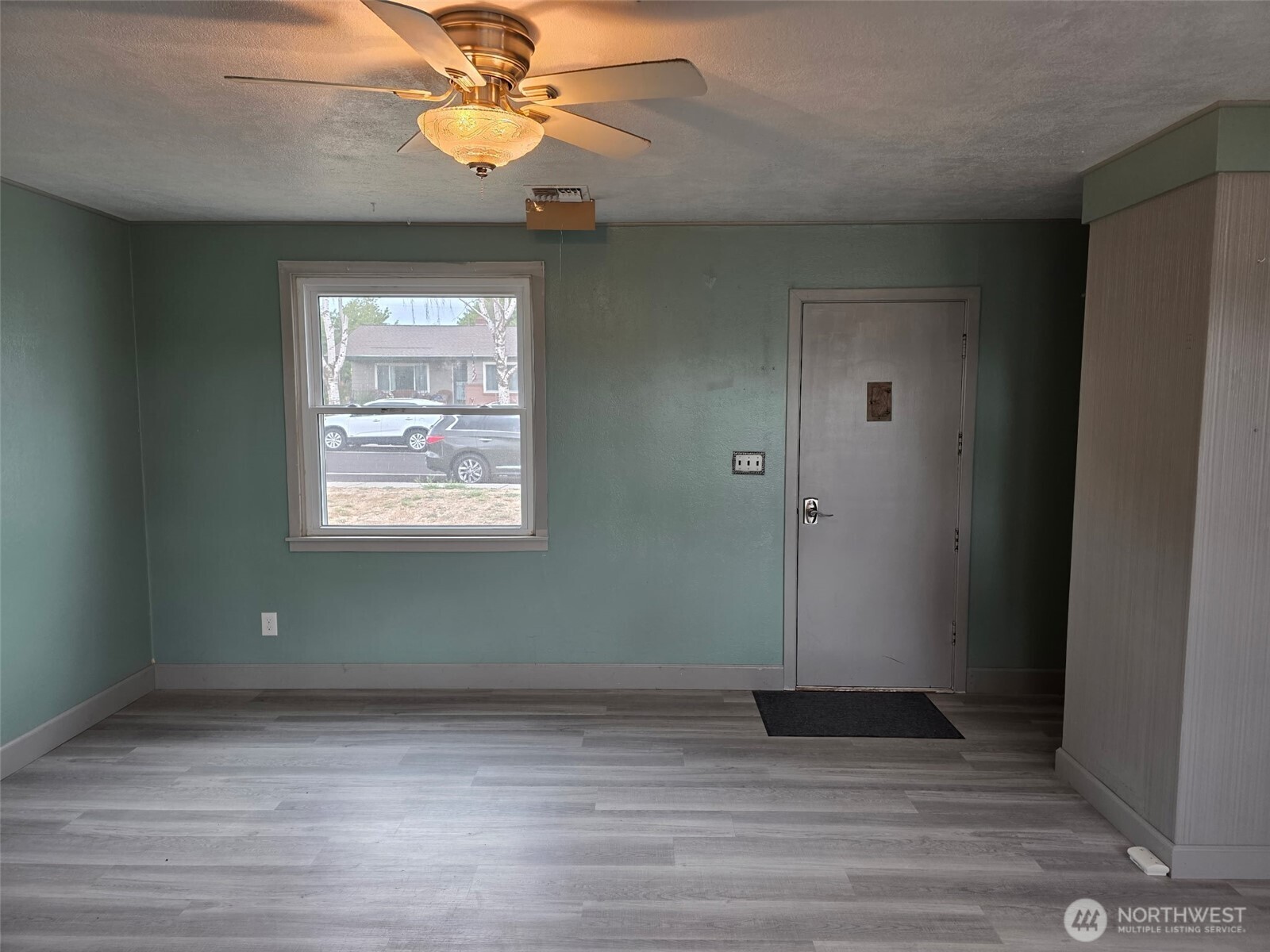 711 Washington Property Photo 8