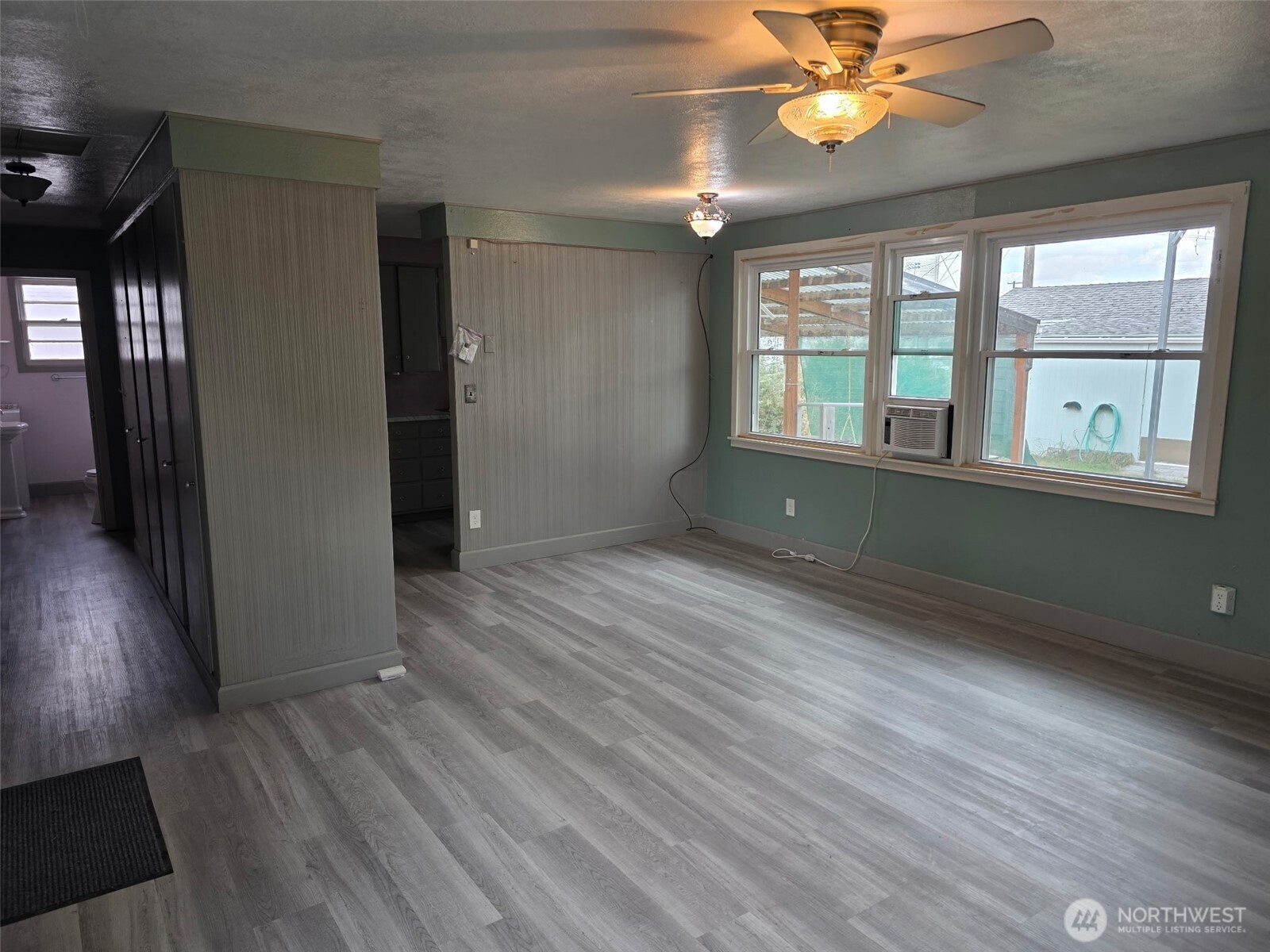 711 Washington Property Photo 9