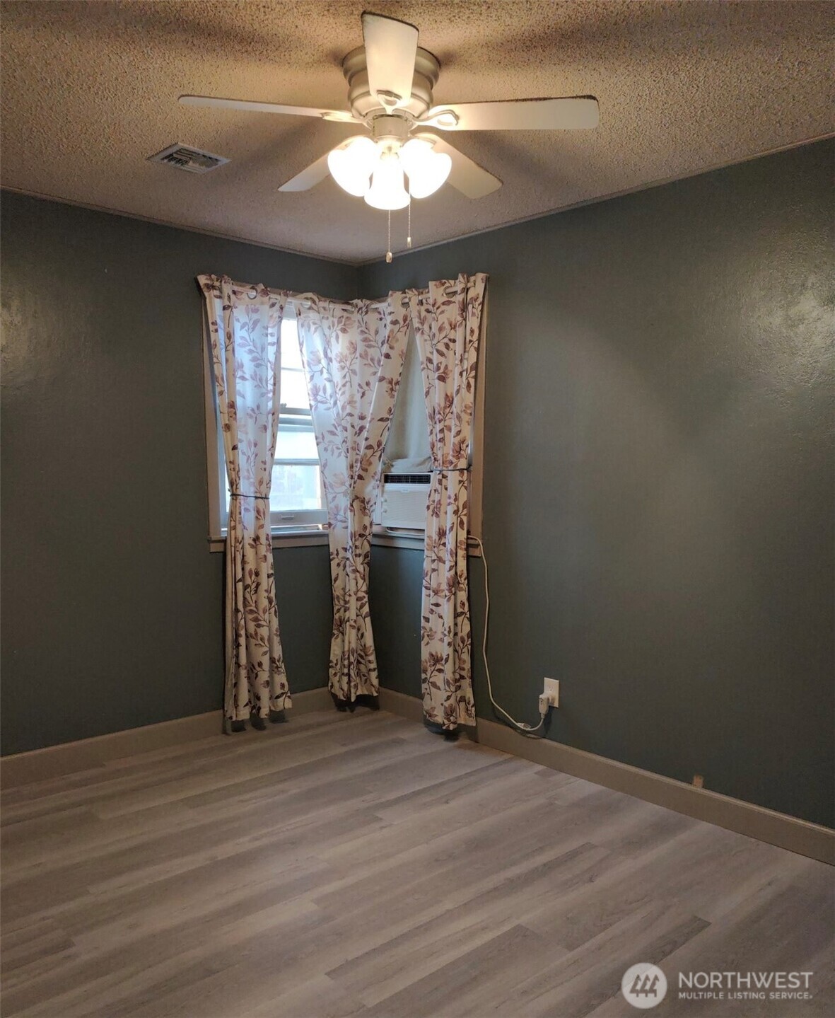 711 Washington Property Photo 11