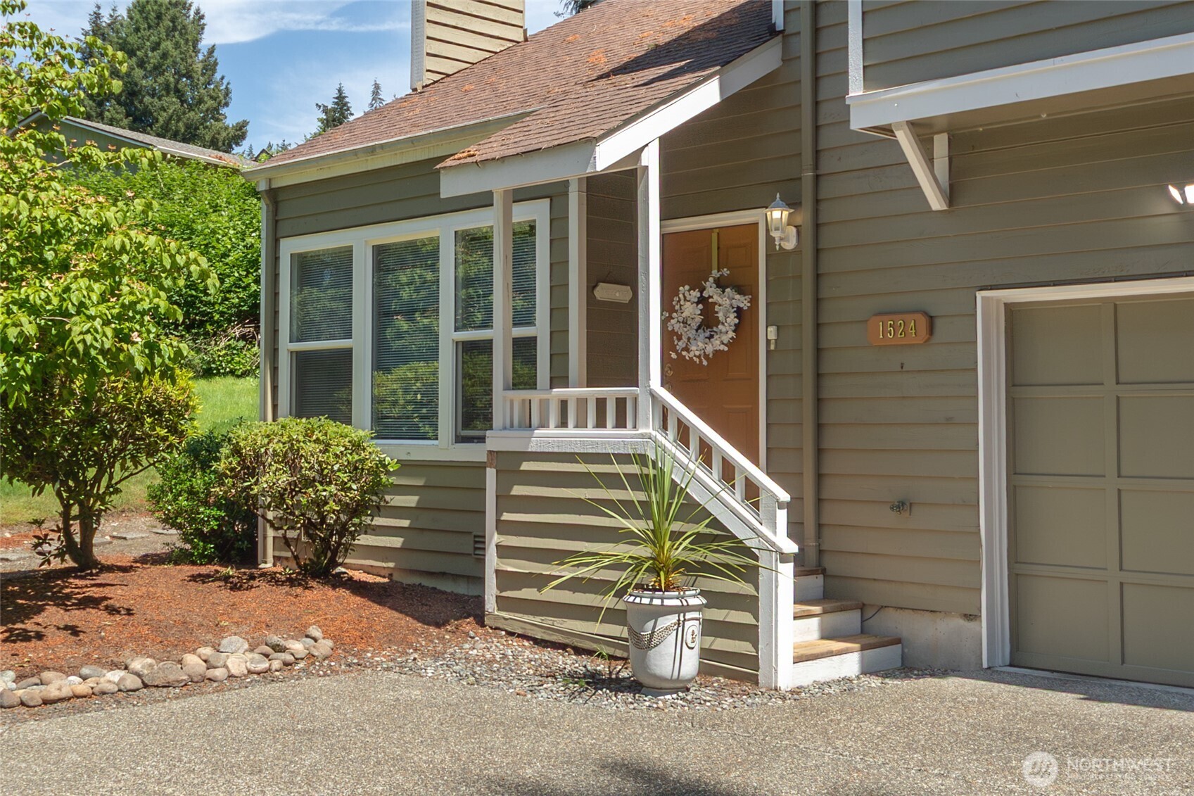 1524 Marine Drive Property Photo 2